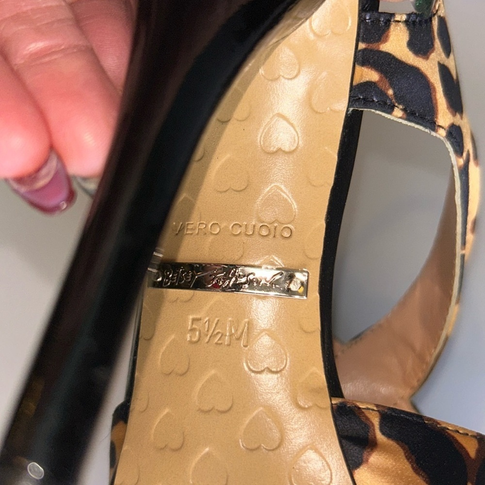 Betsey Johnson satin leopard print sling back heeled sandals - Picture 6 of 8